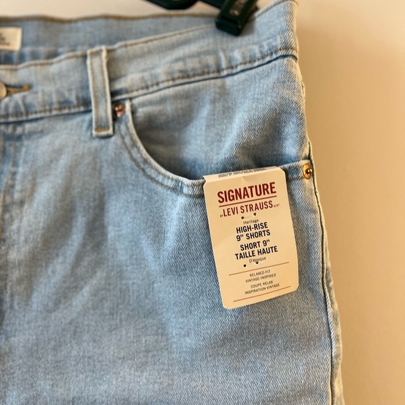 NWT Levi’s High-rise Bermuda Denim Shorts (Size 14) - Picture 3 of 8